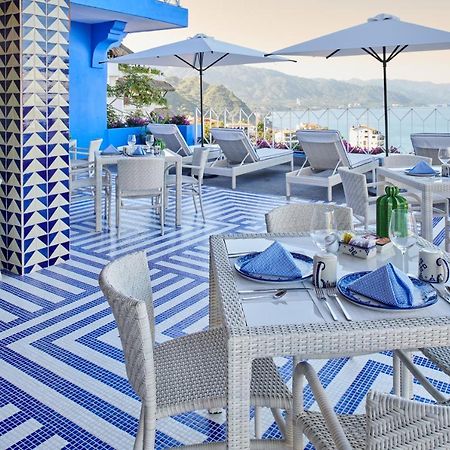Hotel Luxury Patio Azul (Adults Only) بويرتو فالارتا المظهر الخارجي الصورة The rooftop bar at the hotel