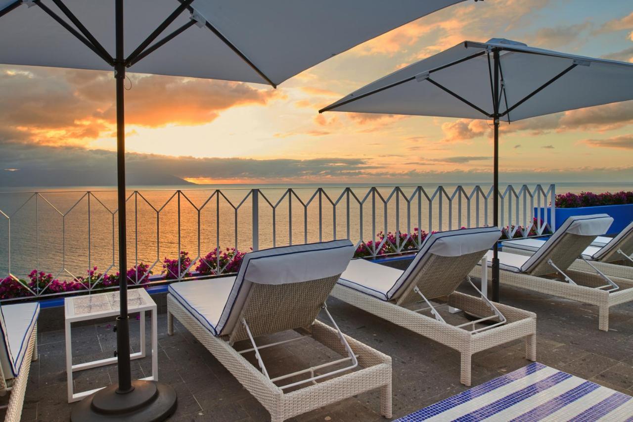 Hotel Luxury Patio Azul (Adults Only) بويرتو فالارتا المظهر الخارجي الصورة The rooftop pool at the Hotel