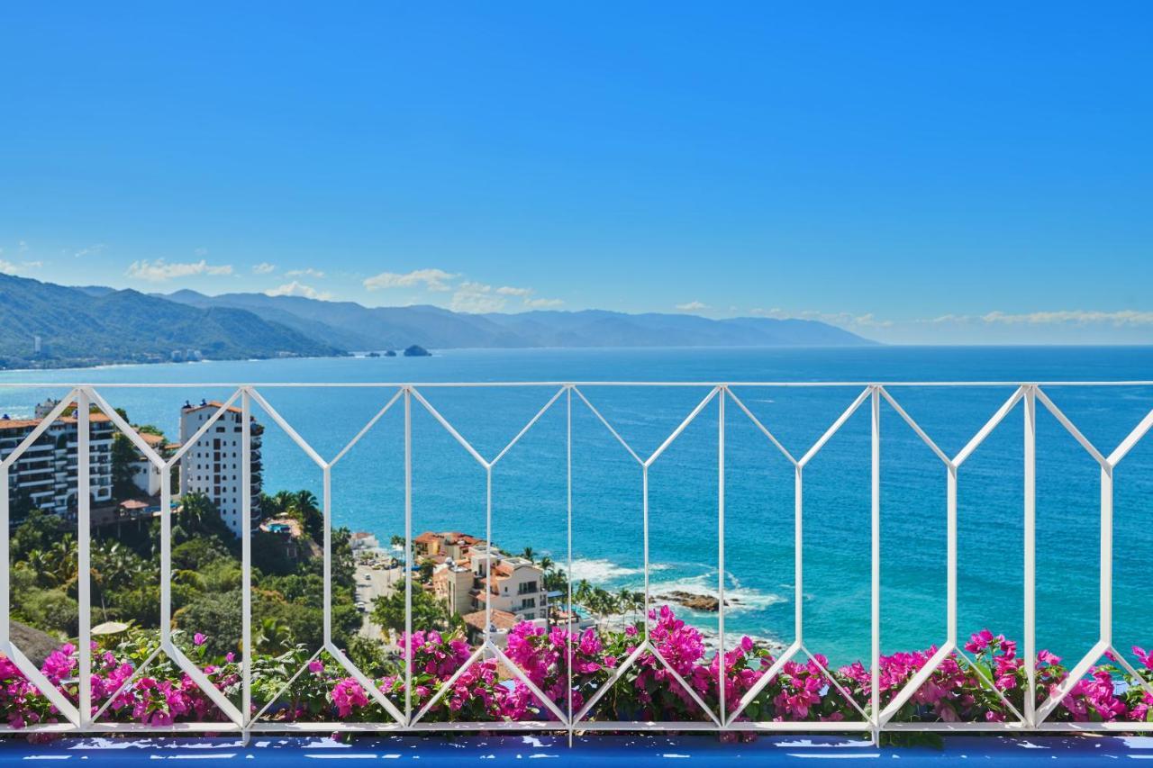 Hotel Luxury Patio Azul (Adults Only) بويرتو فالارتا المظهر الخارجي الصورة View of Acapulco Bay