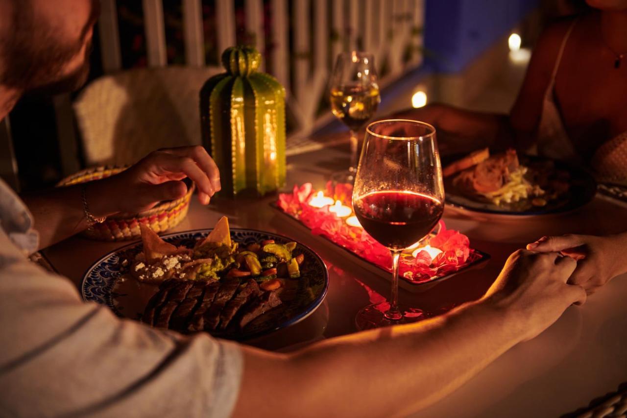 Hotel Luxury Patio Azul (Adults Only) بويرتو فالارتا المظهر الخارجي الصورة A wine and tapas bar in Spain