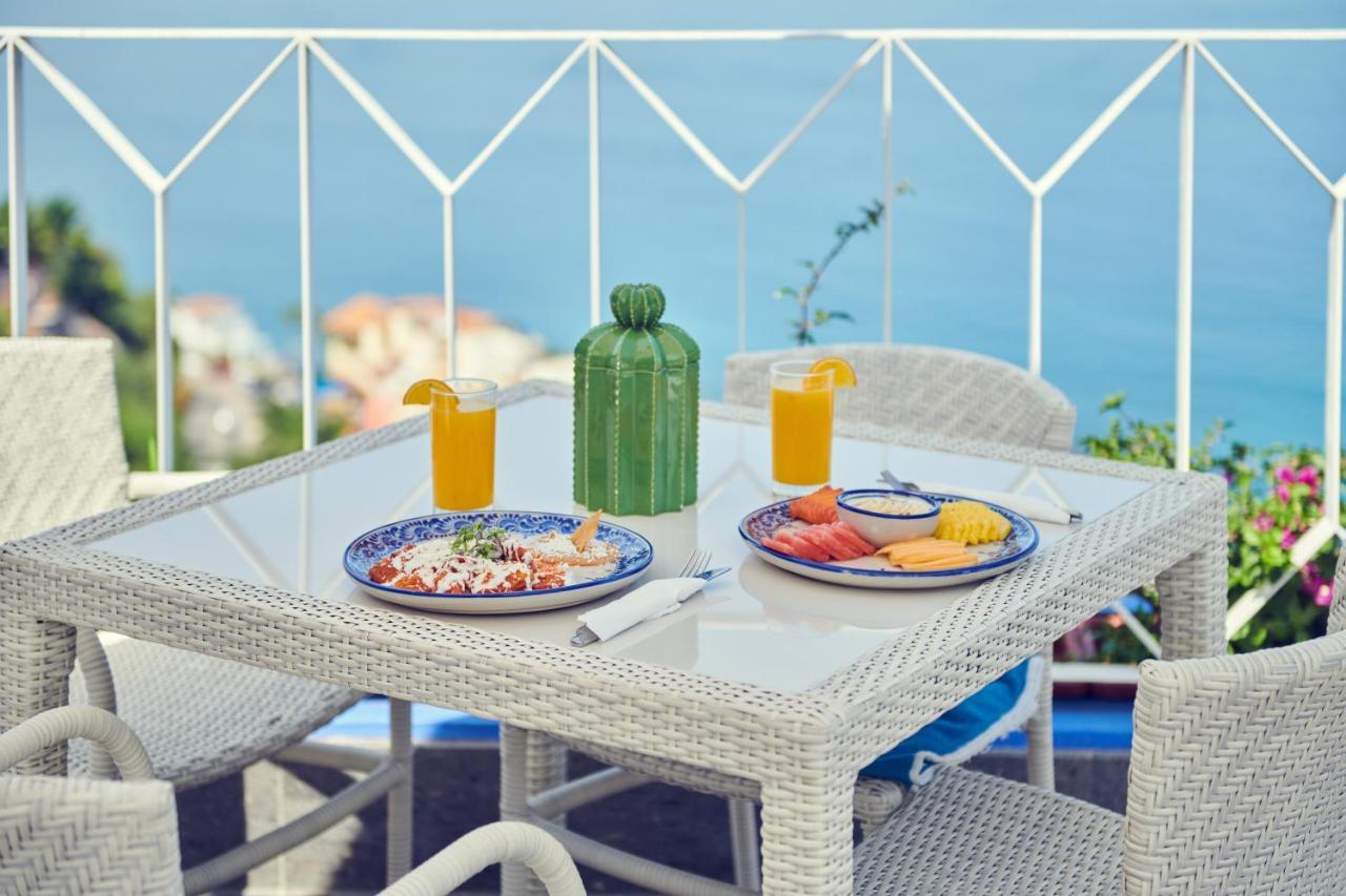Hotel Luxury Patio Azul (Adults Only) بويرتو فالارتا المظهر الخارجي الصورة A typical breakfast