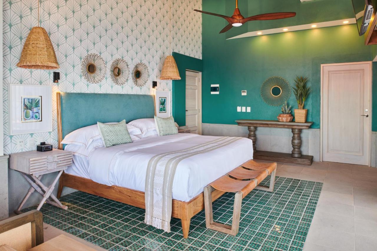 Hotel Luxury Patio Azul (Adults Only) بويرتو فالارتا المظهر الخارجي الصورة A bedroom at the hotel