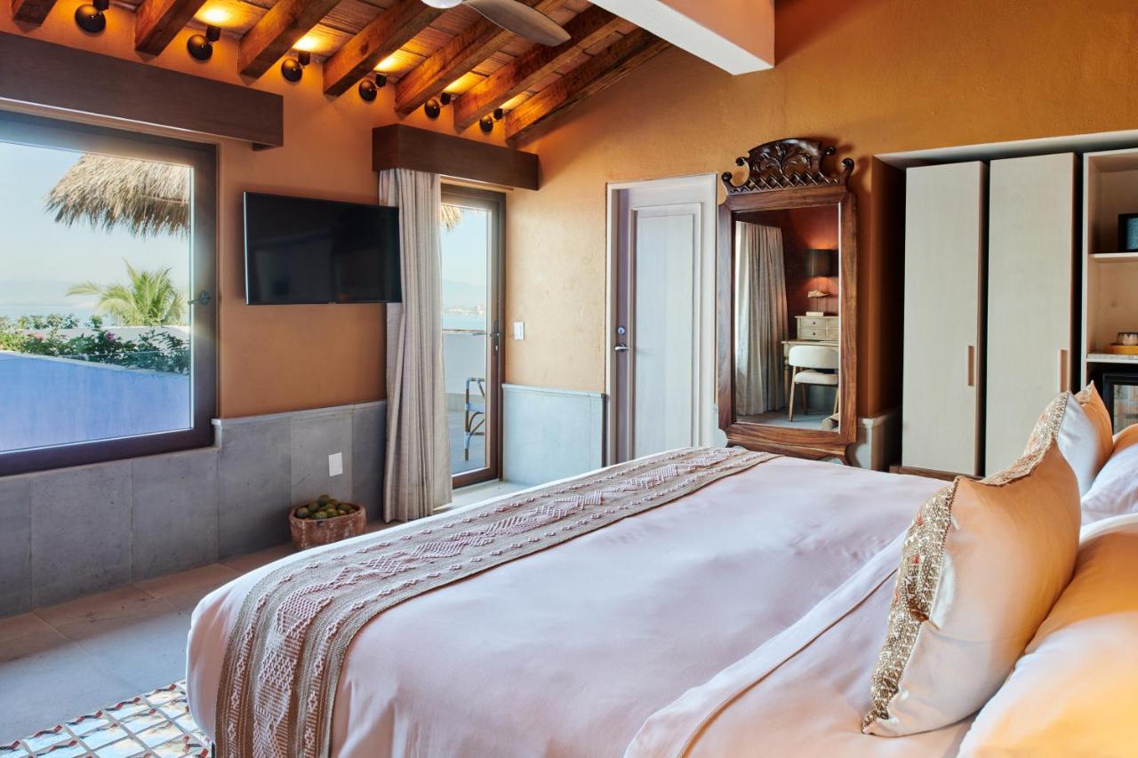 Hotel Luxury Patio Azul (Adults Only) بويرتو فالارتا المظهر الخارجي الصورة A bedroom at the hotel