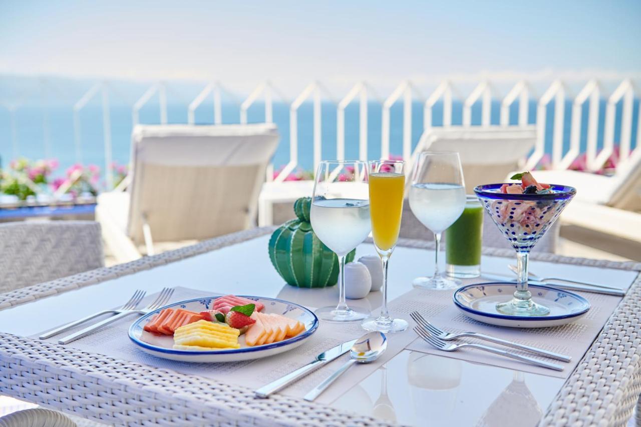 Hotel Luxury Patio Azul (Adults Only) بويرتو فالارتا المظهر الخارجي الصورة A table set for breakfast